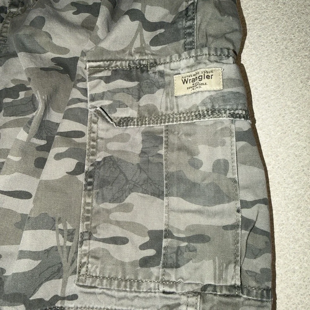 Wrangler Shorts Mens Camo Hiking Outdoors Fishing Sporty Size 30 Utility Y2K